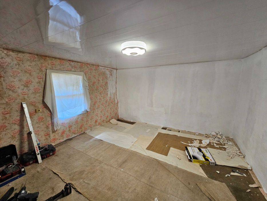 1840-Продава се едноетажна полумасивна къща с гараж в кв. "Оборище"!