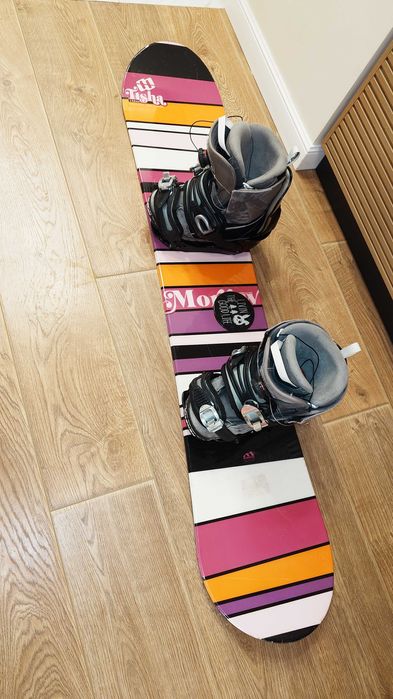 Комплект сноуборд в отличном состоянии.