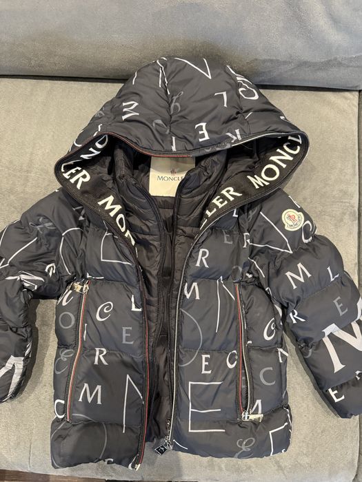 Детско яке 116 см оригинално Moncler
