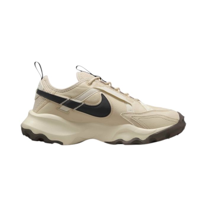 Продам женские кроссовки Nike