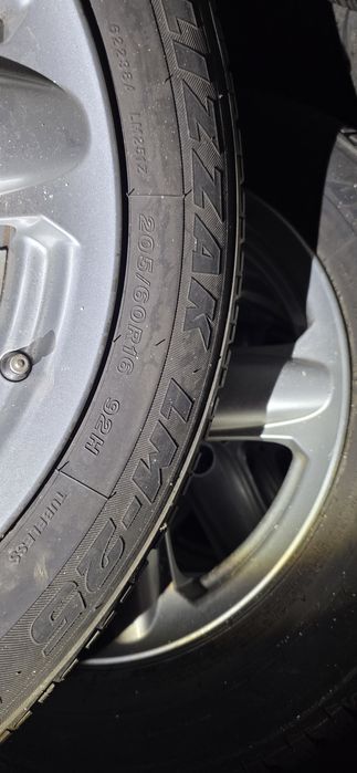 Гуми 4бр 205/60/16 - 1бр  - 59лв