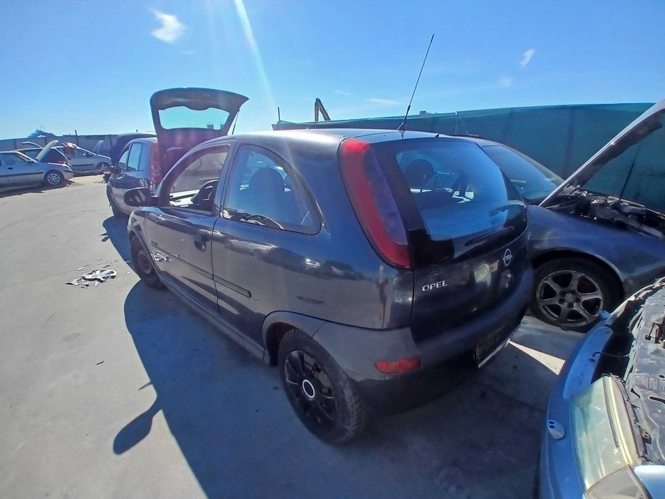 dezmembrez opel corsa