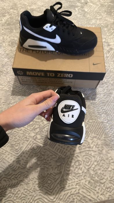 Обувки Nike черни