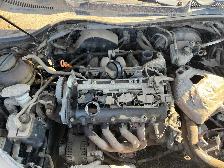 Dezmembrez VW Volkswagen Golf 5 coupe 2 usi gri argintiu 1,4 benzina