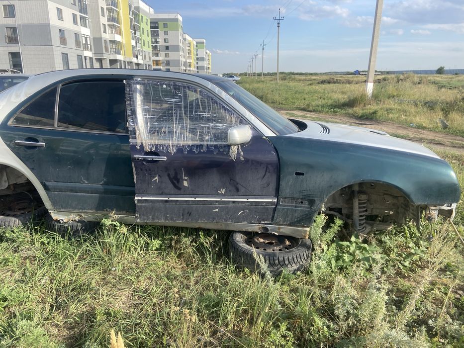 продаются двери от мерс 210