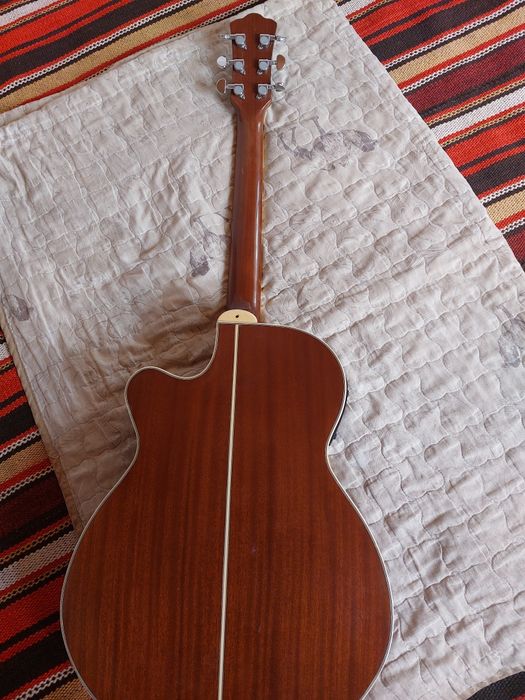 Ekvalayzerli akustik gitara