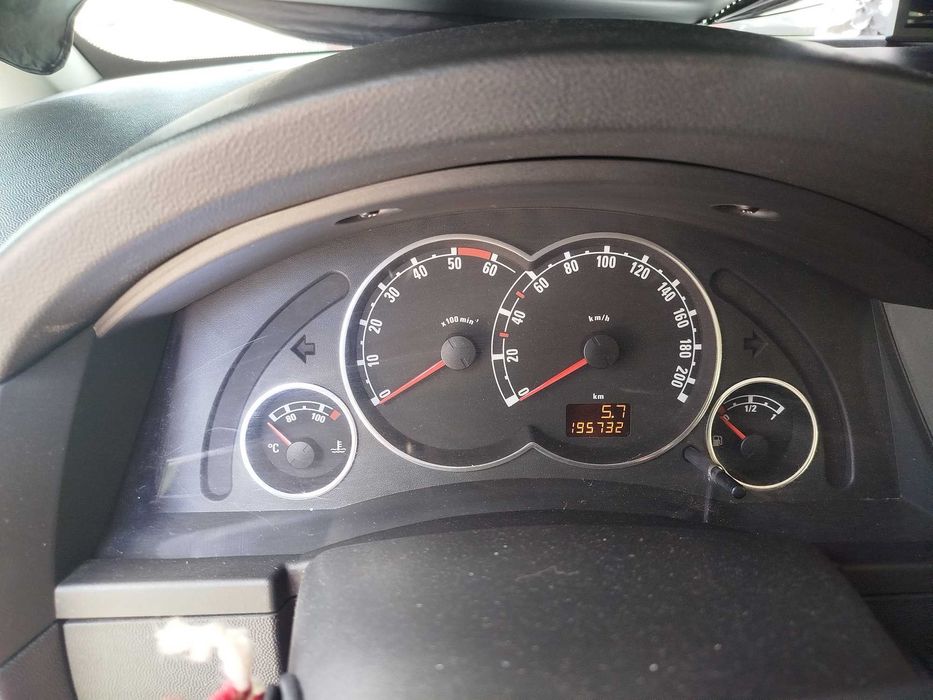 Opel Meriva 1.3CDT ВАН  ВЕРИГА  Фейст лифт много икономичен