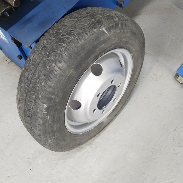 шины 295/35 21 (2штук