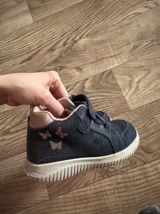 Продам обувь для девочки