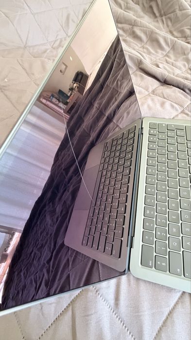 Mackbook Air M4 2025 13'6 inch