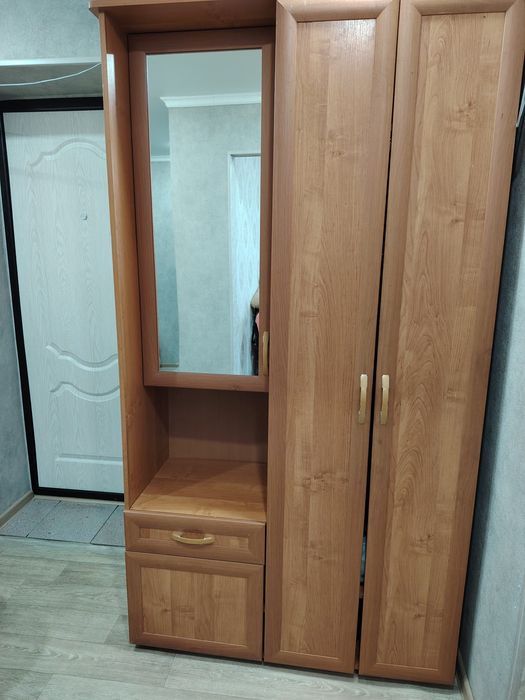 Продам шкаф в прихожую