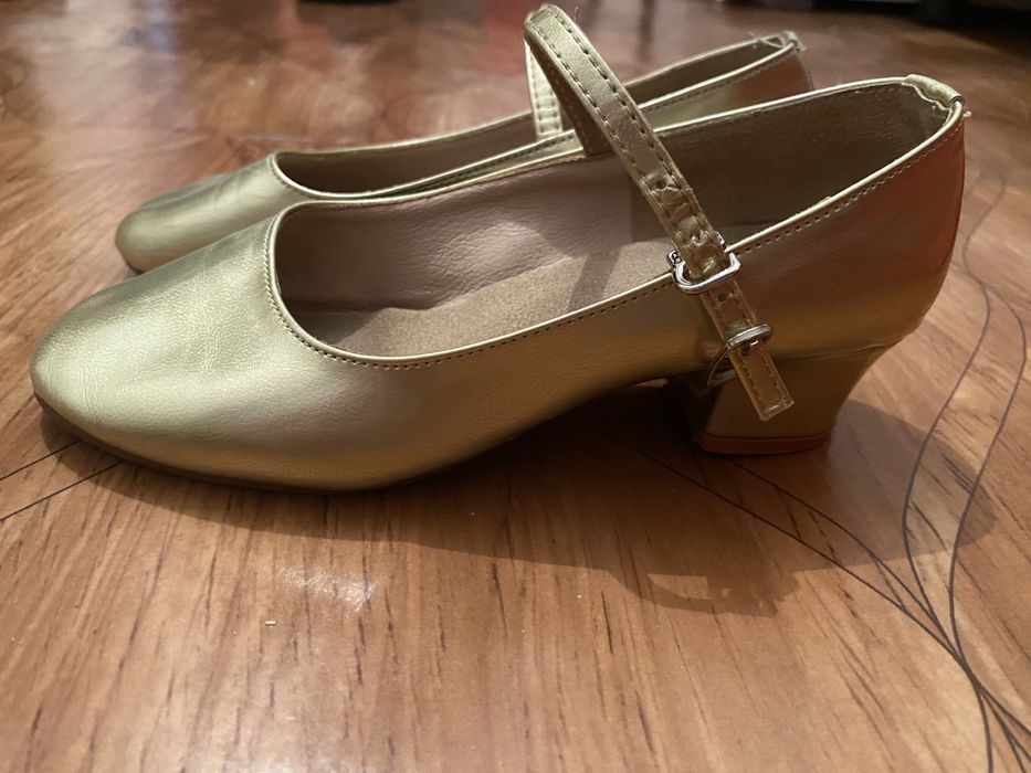 Срочно продам туфли для танцев
