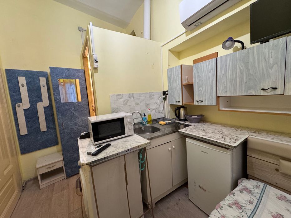 Студио под наем, Център