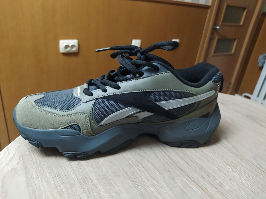 Кроссовки REEBOK р-р40,5