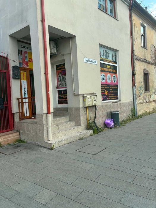 P.F . inchiriez spatiu cu vitrina str.Motilor 153-Platinia