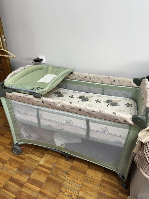 Детская кроватка/манеж с матрасом