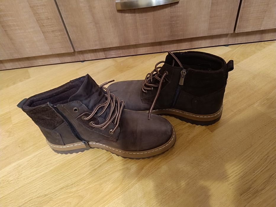 Ghete din piele intoarsa