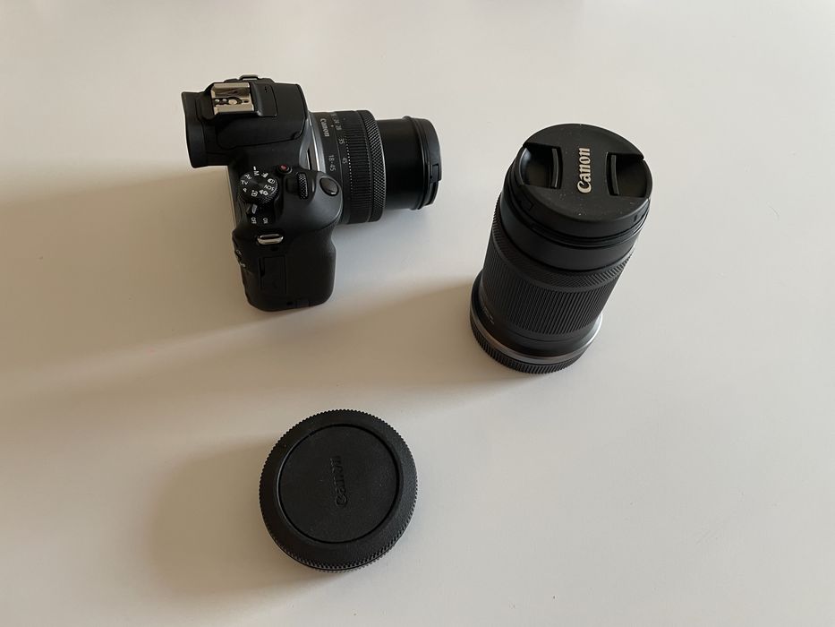 Фотоапарат Canon EOS R100 + всякакви аксесоари