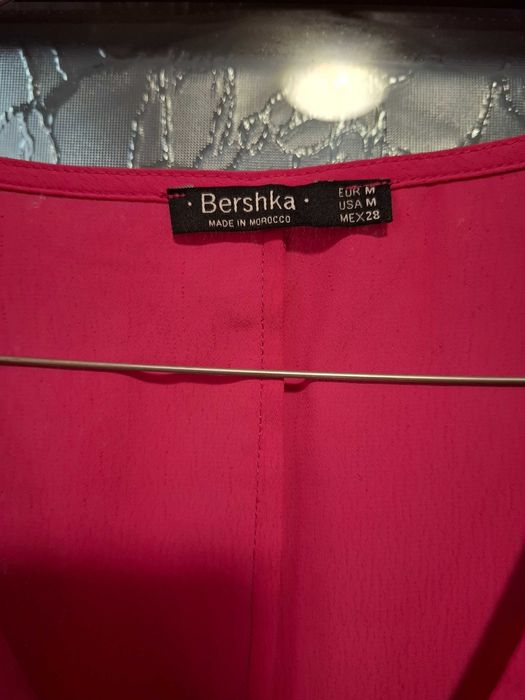 Bluză roz Bershka de vară,  elegantă cu mâneci scurte, mărimea S-M