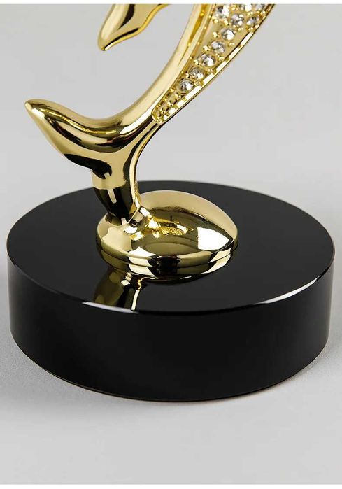 Часы интерьерные «Золотой Дельфин» – стиль и декор