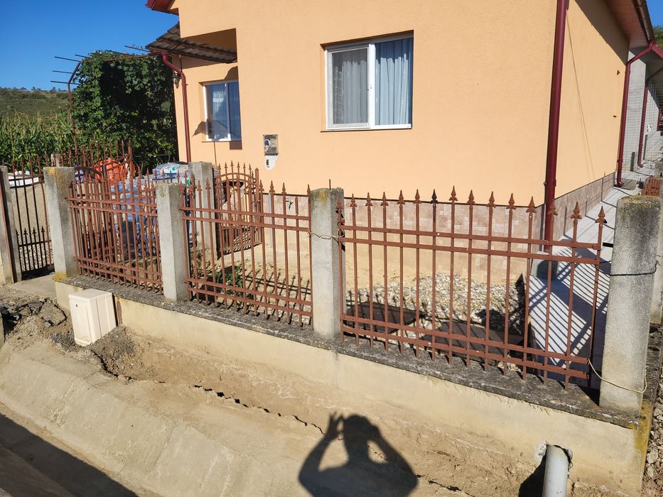 Vând Porti și plase de gard