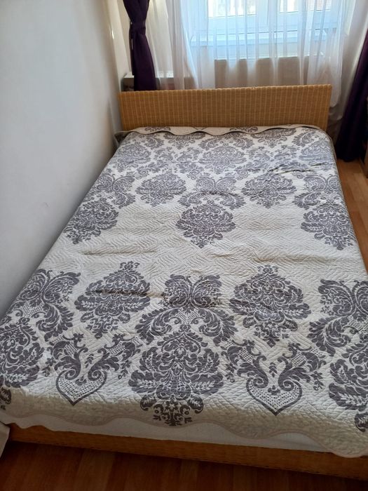 Vând pat cu somieră + saltea