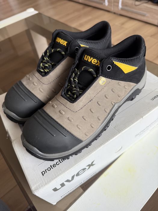 Работни обувки UVEX 41 - нови