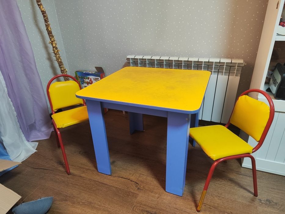 Продам детский стол