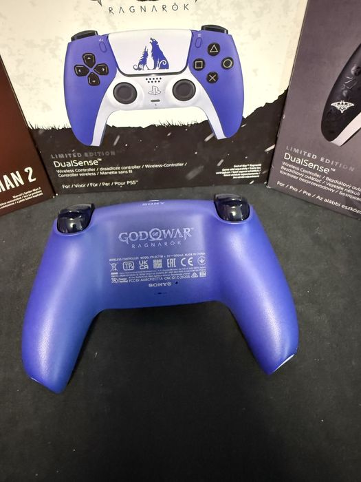 God of War dualsense limited edition - нов