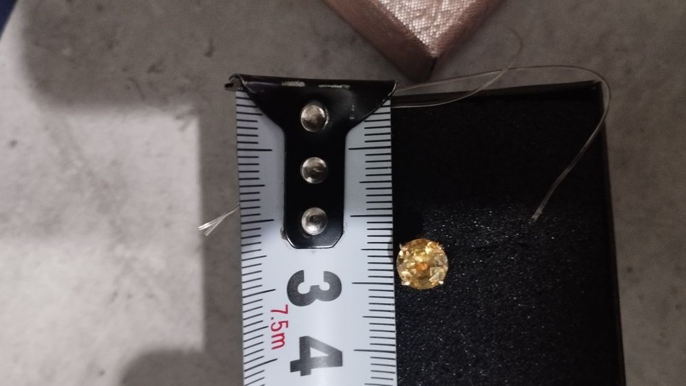 Продам золотые серьги