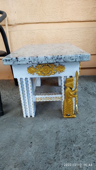 Столик из натурального камня