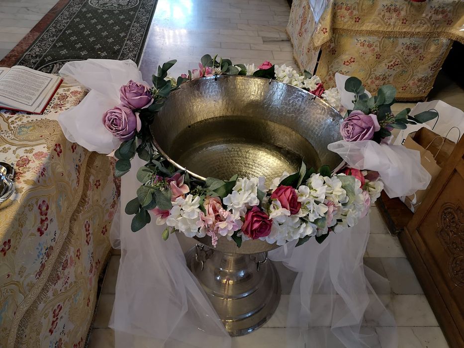 Decor cristelnita botez aranjament flori și tu