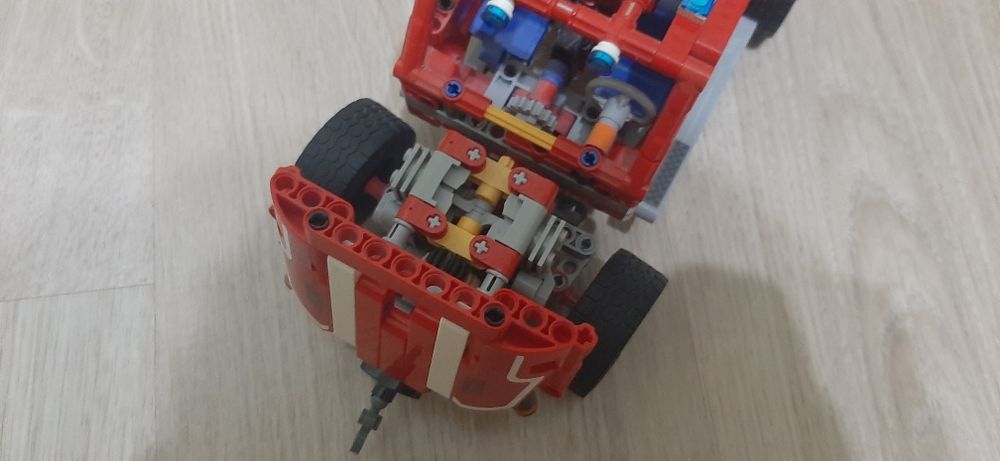 Продам оригинальный лего техник 42075