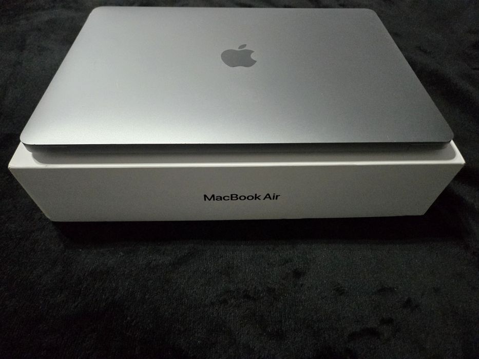 MackBook air  M1  8GB RAM, 512GB SSD
