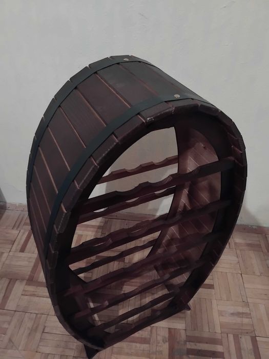 Дървена стойка за вино