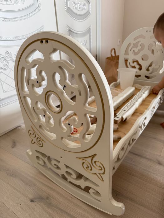 Бесик, бесік, колыбель