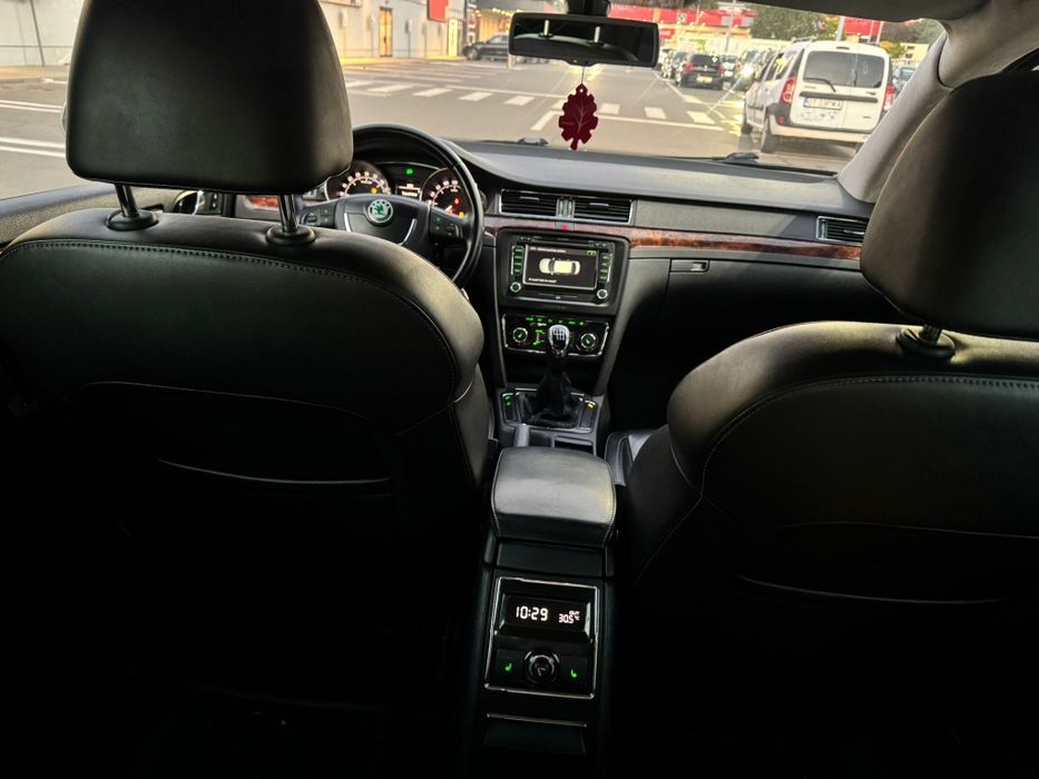 Vând Skoda Superb 2.0 diesel An Fab 2011
