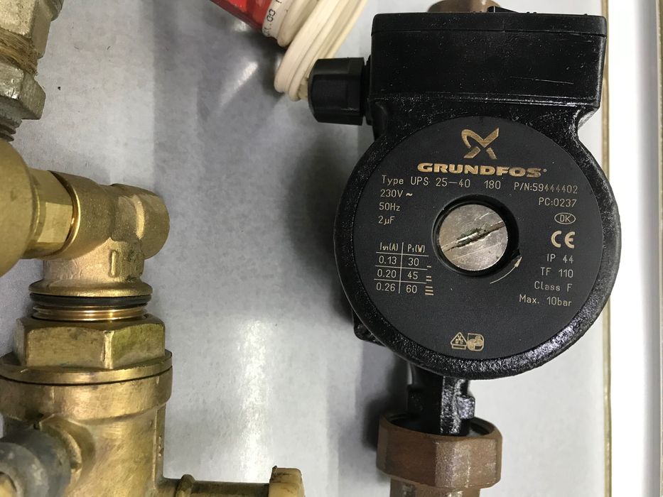 Циркулационна помпа за парно Grundfos 25-40