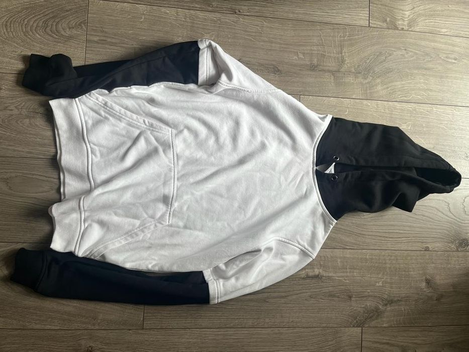 2 hanorace o pereche de pantaloni și 3 bluze