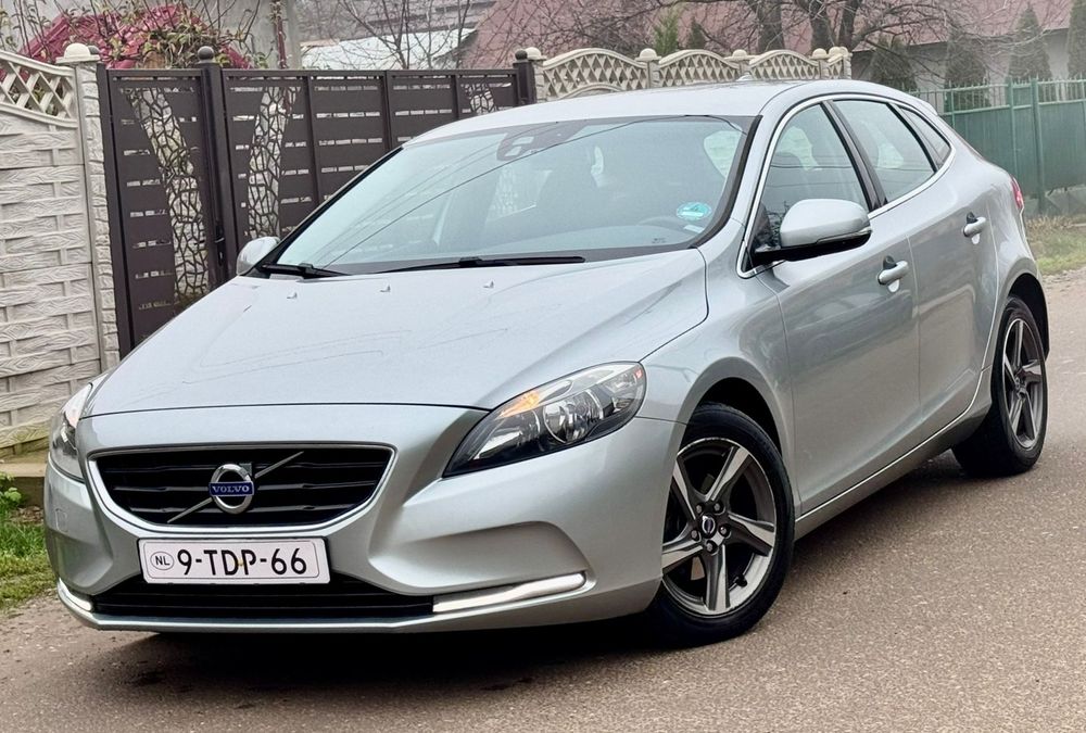 Volvo V40 D2 Kinetic * 2014 * 1.6 Diesel 115 CP * Euro5 *  Nr Valabile