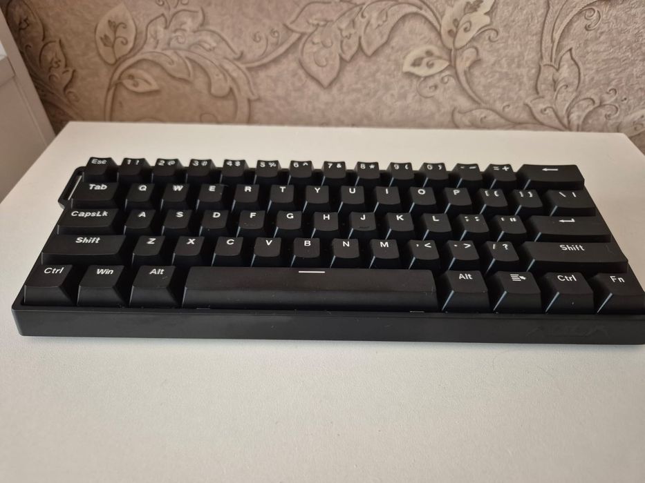 Обменяю  клавиатуру aula win 60 he