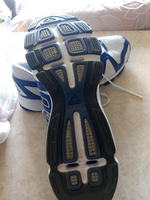 маратонки Adidas номер 48