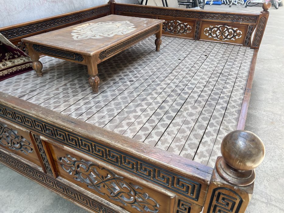 Тапчан  со столом для уюта вашего дома !