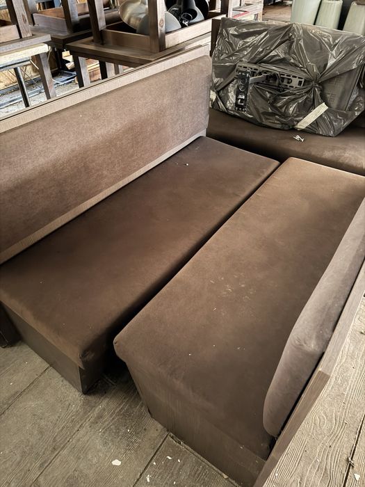 Стол 20 €/ маса 70€/ диван 80€/ щъркел 15€/