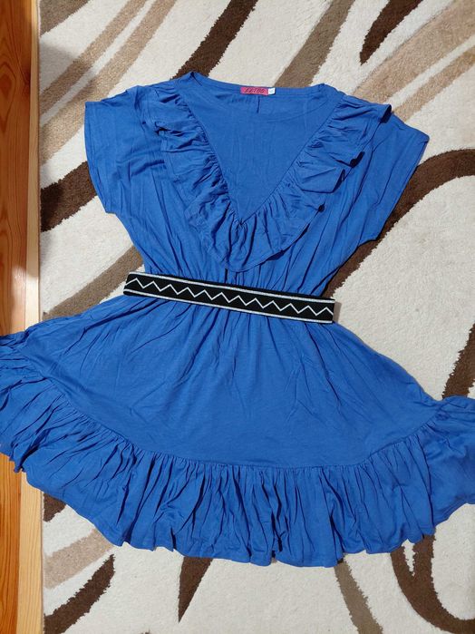 Дамска рокля с къс ръкав