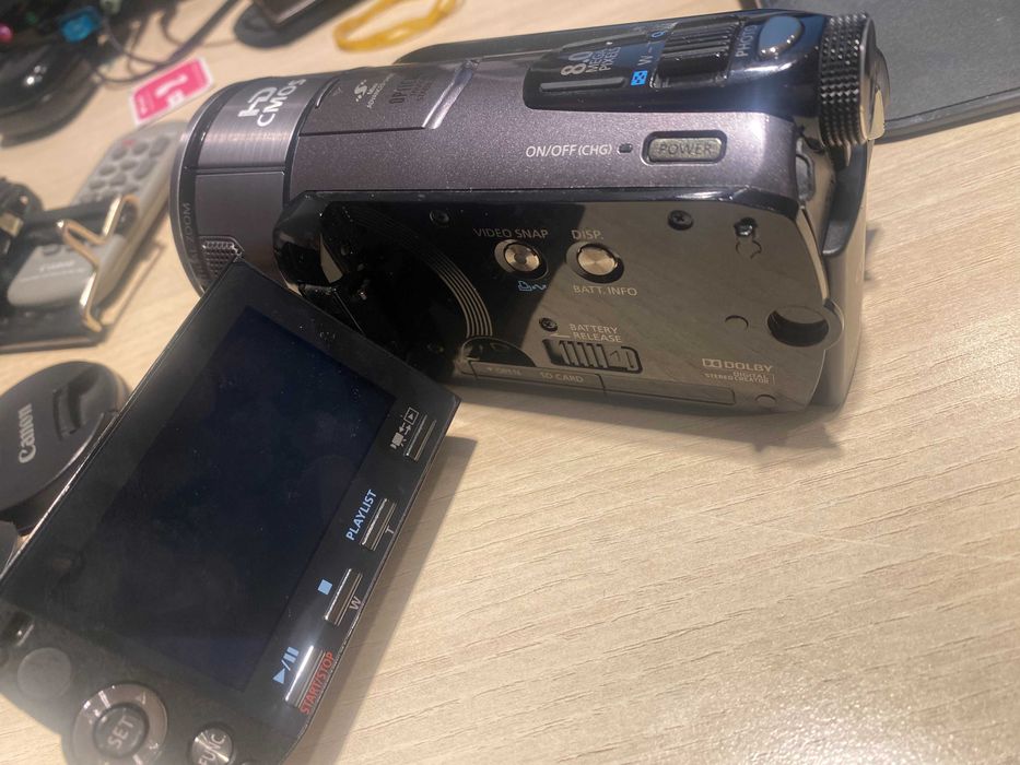 Видеокамера Canon VIXIA HF S100