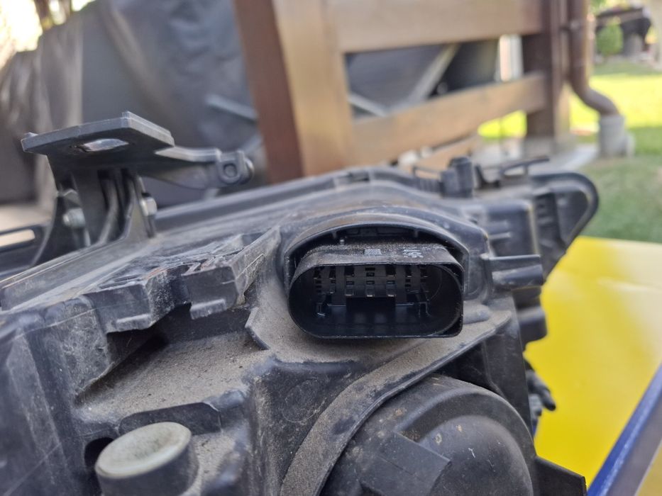 Vand far audi a4 b8 cu bixenon