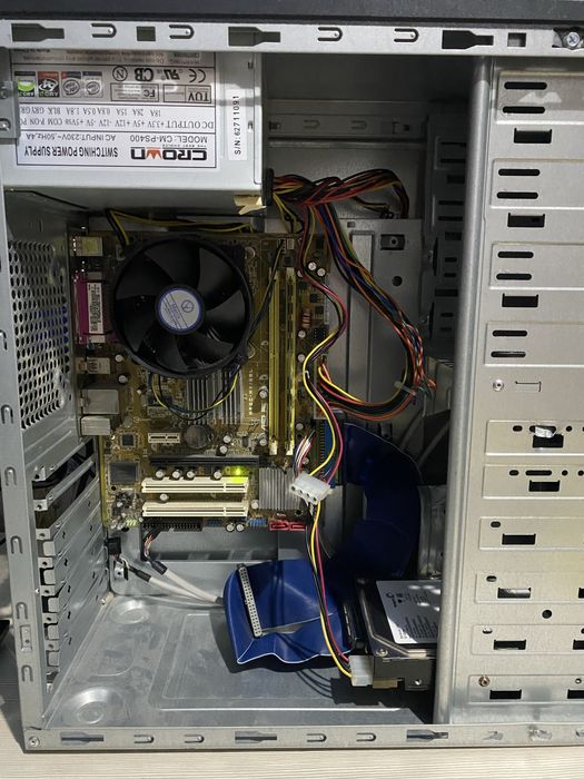 Компьютир ASUS.