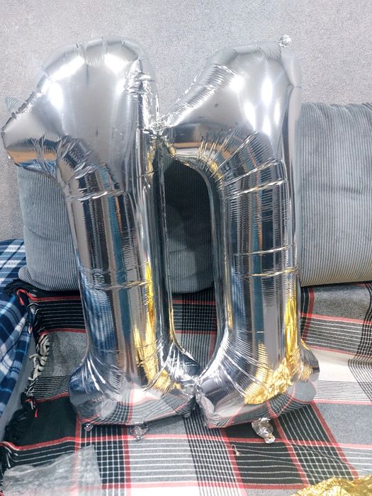 продам фольгированные цифры