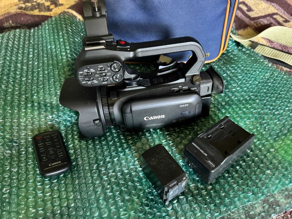 Cameră video Canon XA20